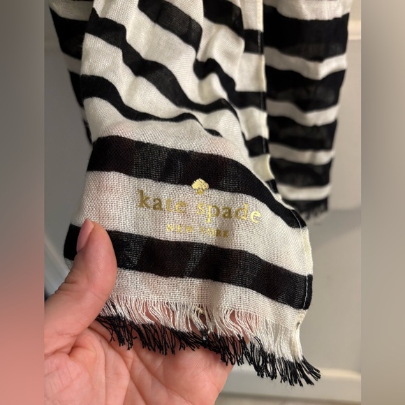 Kate Spade Tinsel town Oblong Scarf Black White stripe with offset stripe - Picture 2 of 2